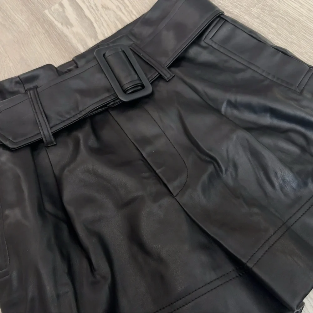 ｛Zara｝ Black Leather-Style Shorts（S size） - Picture 2 of 8
